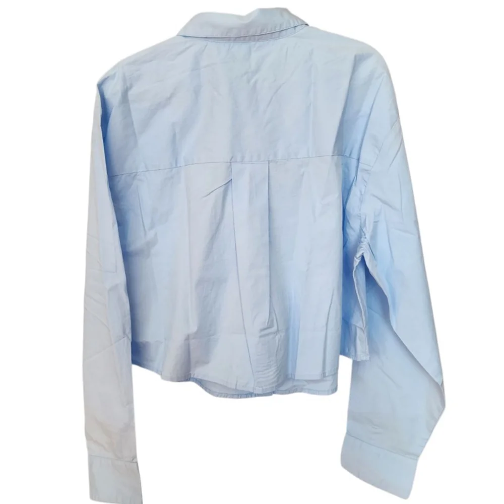 The Drop Light Blue Button Down Shirt, Crop Large. NEW